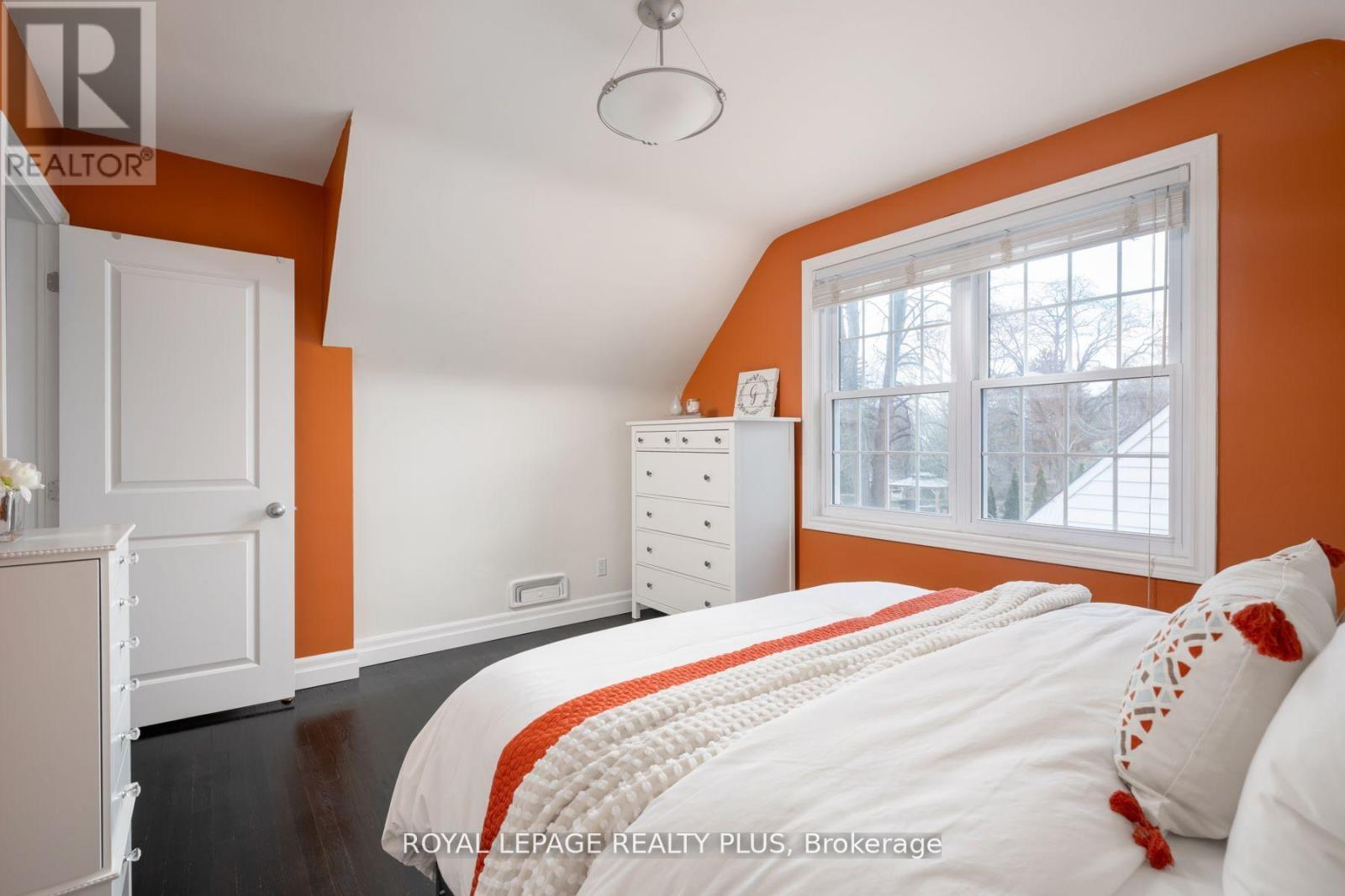 












2034 HARVEST DRIVE

,
Mississauga,




Ontario
L4Y1T6


