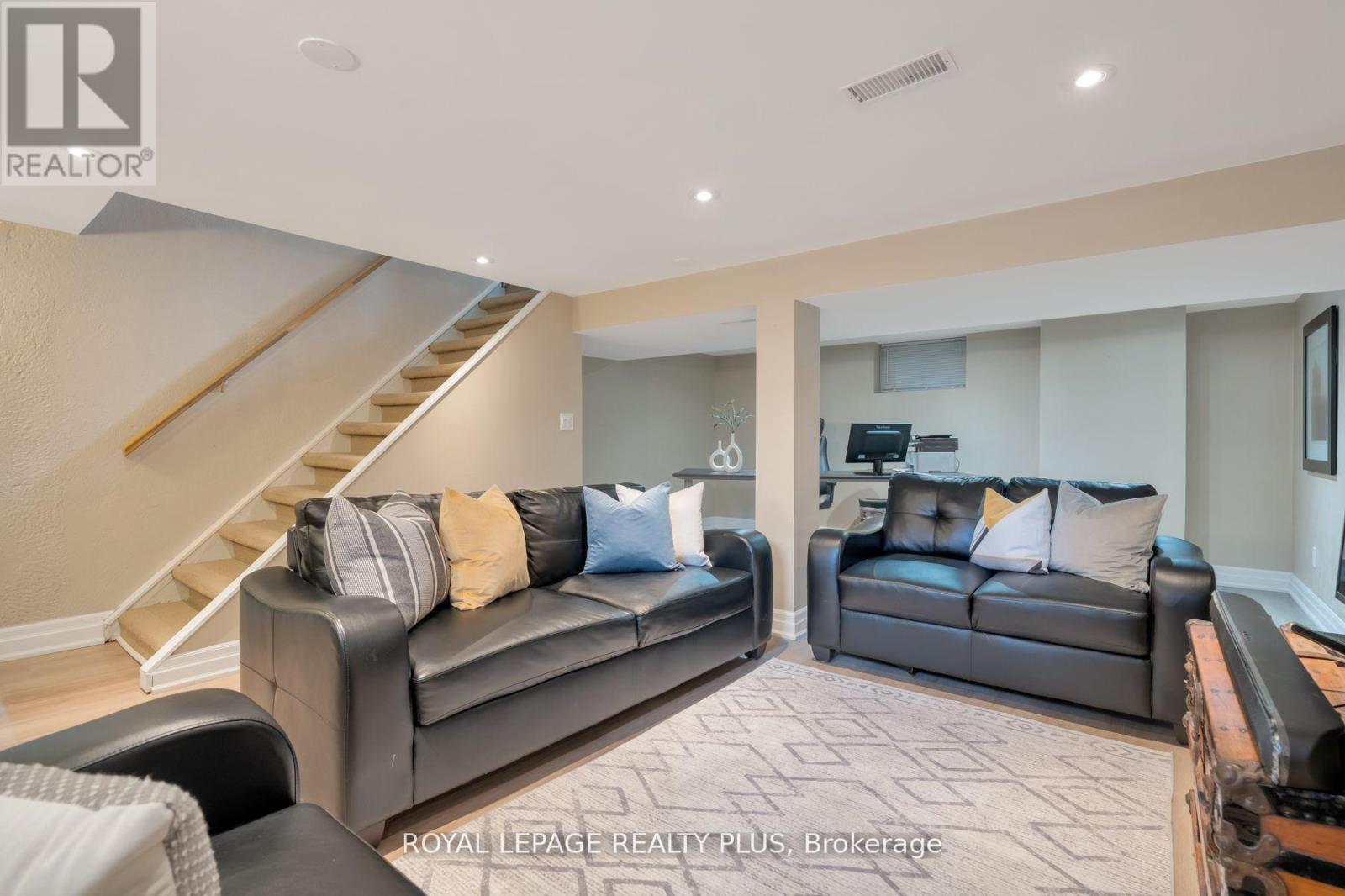 












2034 HARVEST DRIVE

,
Mississauga,




Ontario
L4Y1T6

