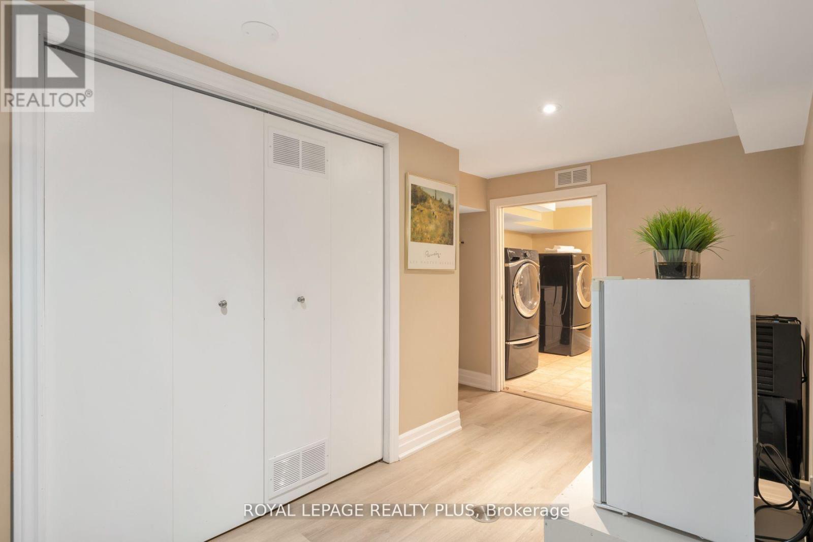 












2034 HARVEST DRIVE

,
Mississauga,




Ontario
L4Y1T6

