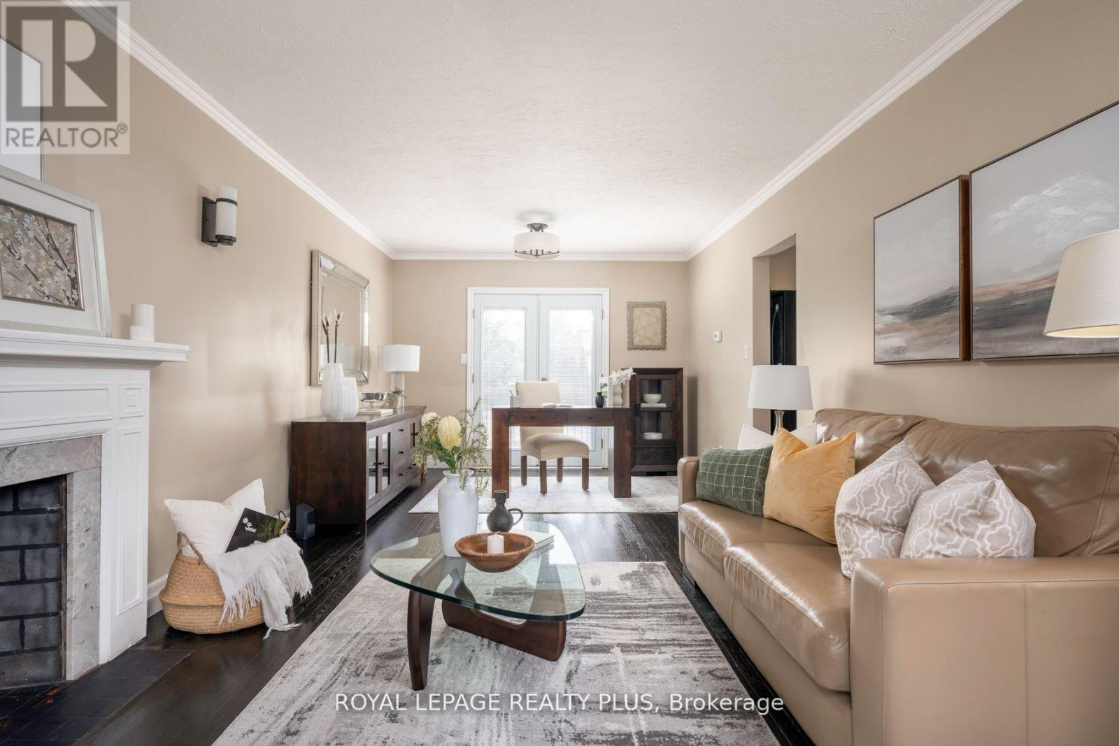 












2034 HARVEST DRIVE

,
Mississauga,




Ontario
L4Y1T6

