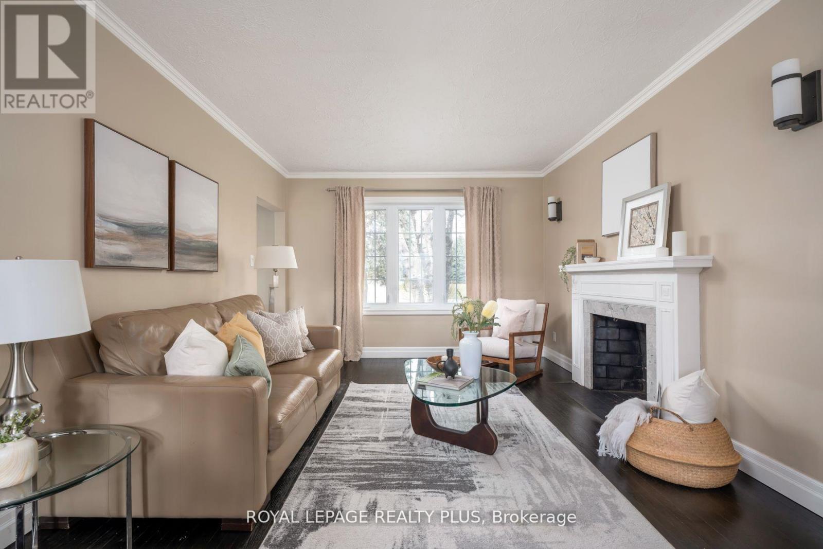 












2034 HARVEST DRIVE

,
Mississauga,




Ontario
L4Y1T6

