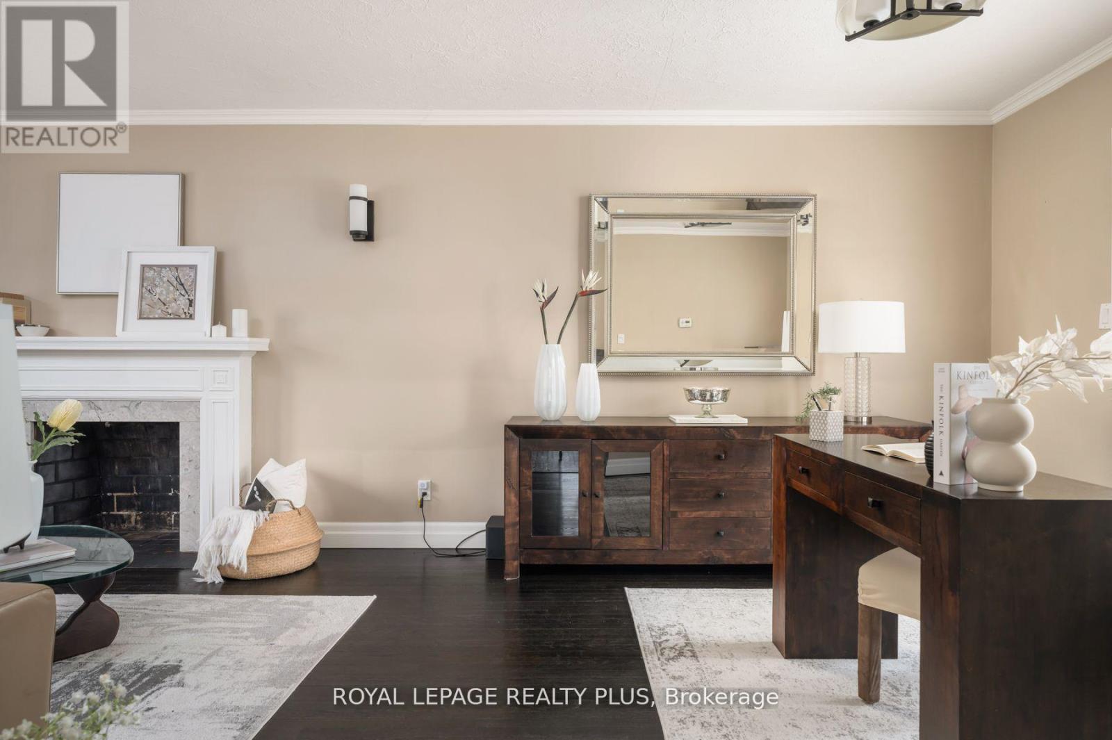 












2034 HARVEST DRIVE

,
Mississauga,




Ontario
L4Y1T6

