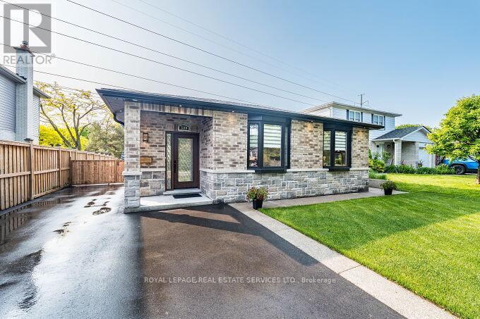 












500 CHANTENAY DRIVE

,
Mississauga,




Ontario
L5A1G2


