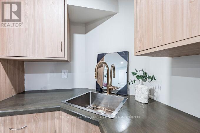 












500 CHANTENAY DRIVE

,
Mississauga,




Ontario
L5A1G2

