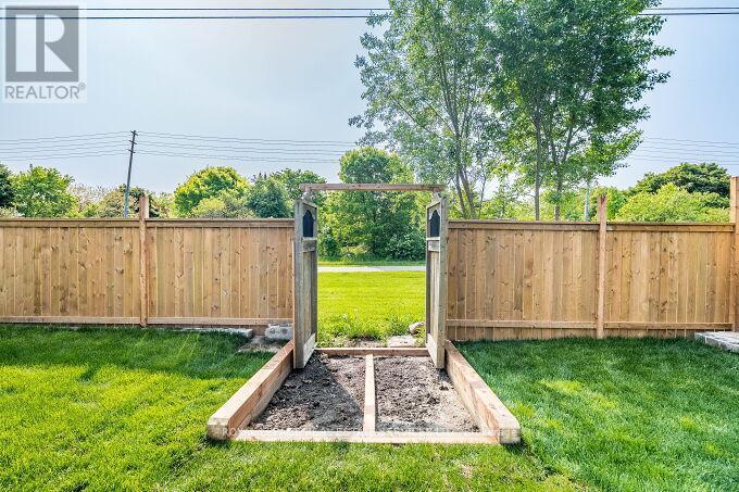 












500 CHANTENAY DRIVE

,
Mississauga,




Ontario
L5A1G2

