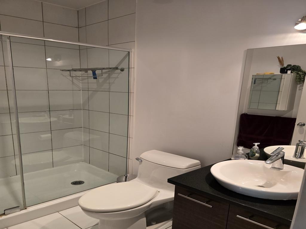 









1210


Rue St-Antoine E.

, 210,
Montréal (Ville-Marie),




QC
H2L2R1

