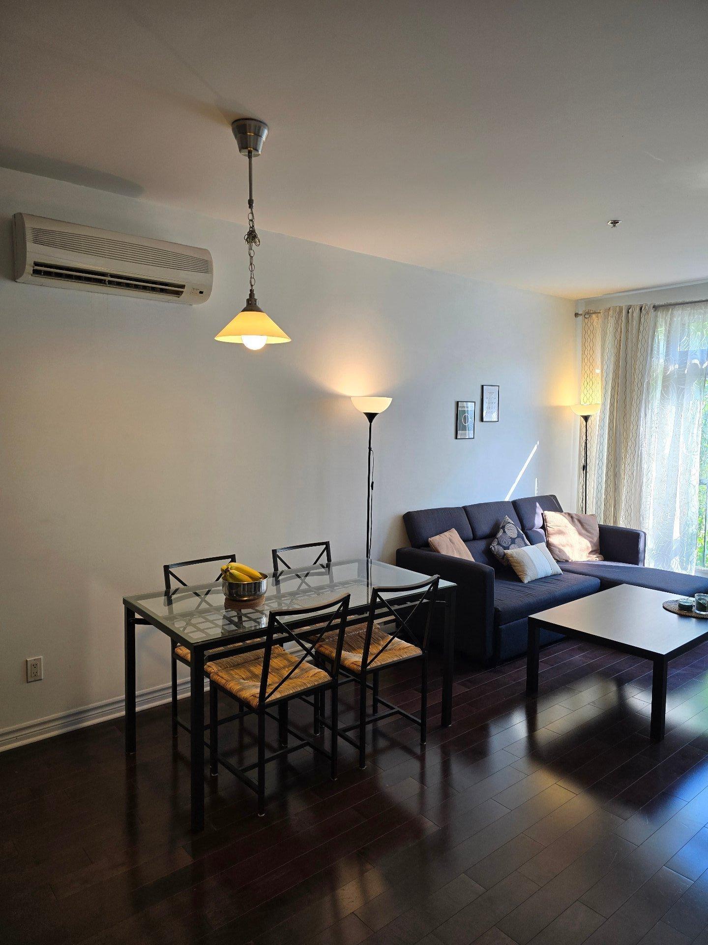 









1210


Rue St-Antoine E.

, 210,
Montréal (Ville-Marie),




QC
H2L2R1

