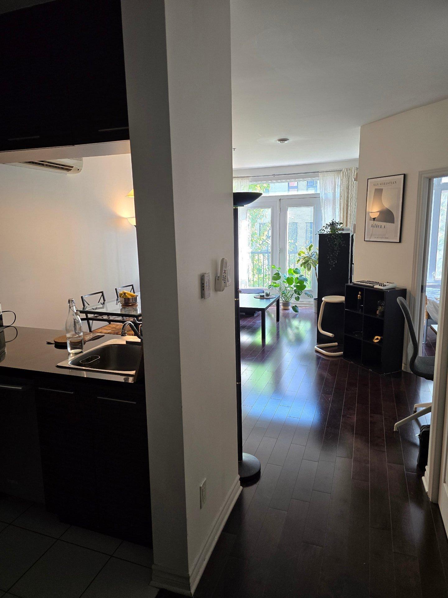 









1210


Rue St-Antoine E.

, 210,
Montréal (Ville-Marie),




QC
H2L2R1

