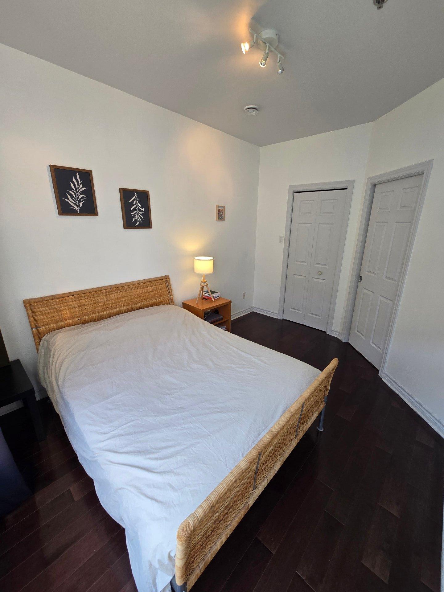 









1210


Rue St-Antoine E.

, 210,
Montréal (Ville-Marie),




QC
H2L2R1

