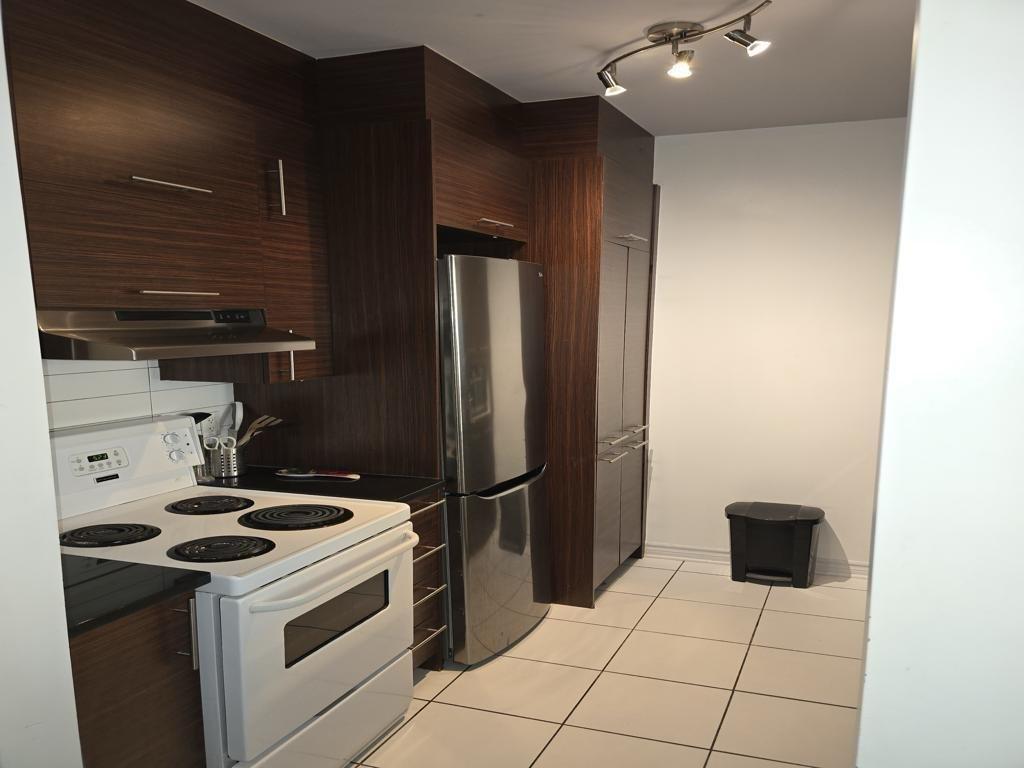 









1210


Rue St-Antoine E.

, 210,
Montréal (Ville-Marie),




QC
H2L2R1

