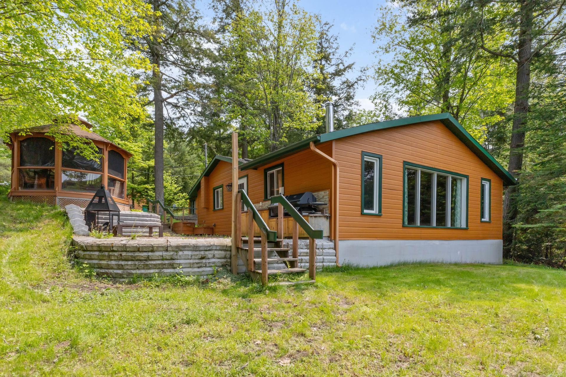 









118


Ch. du Lac-Bois-Franc

,
Val-des-Monts,




QC
J8N1C7

