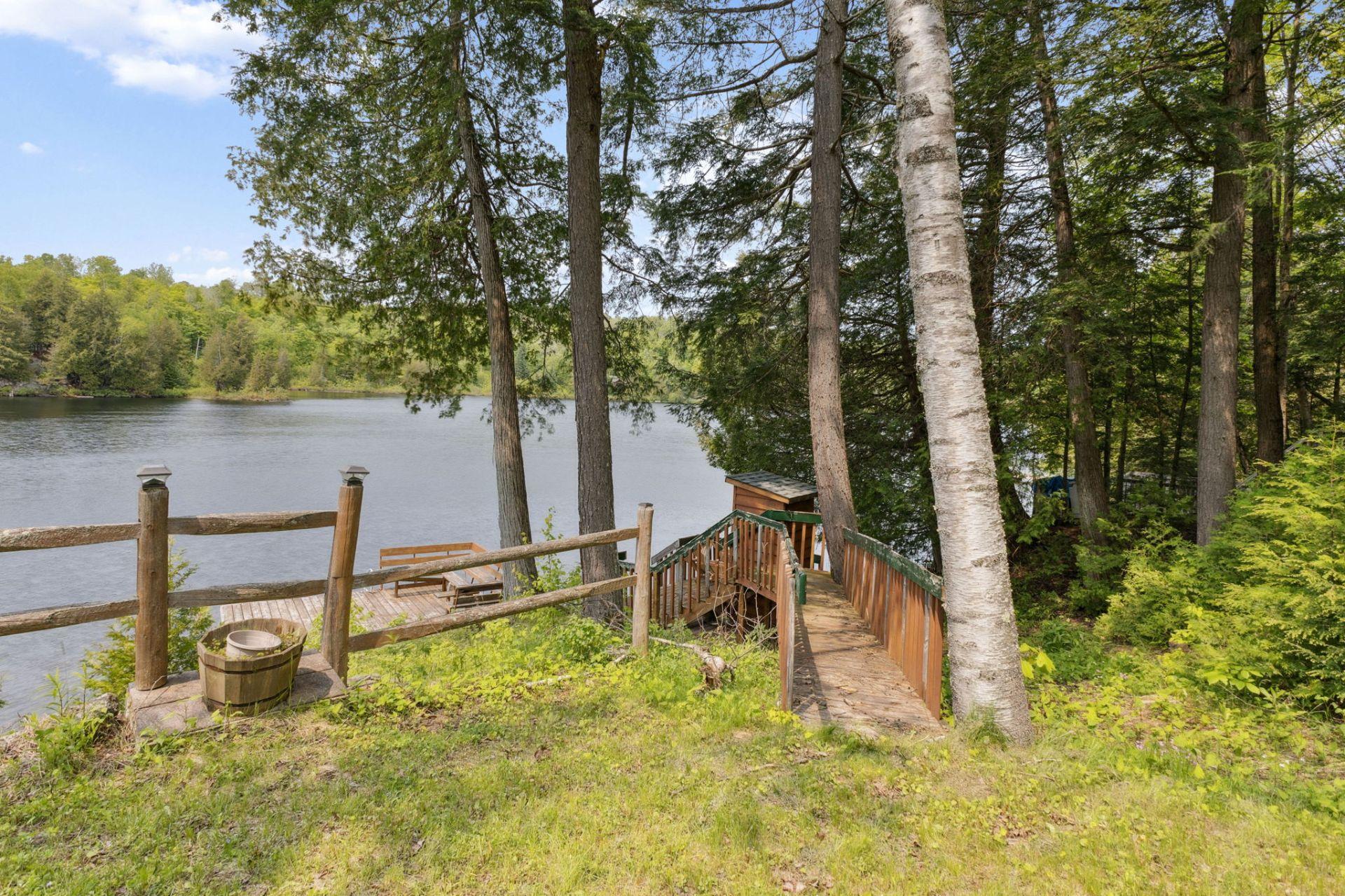 









118


Ch. du Lac-Bois-Franc

,
Val-des-Monts,




QC
J8N1C7

