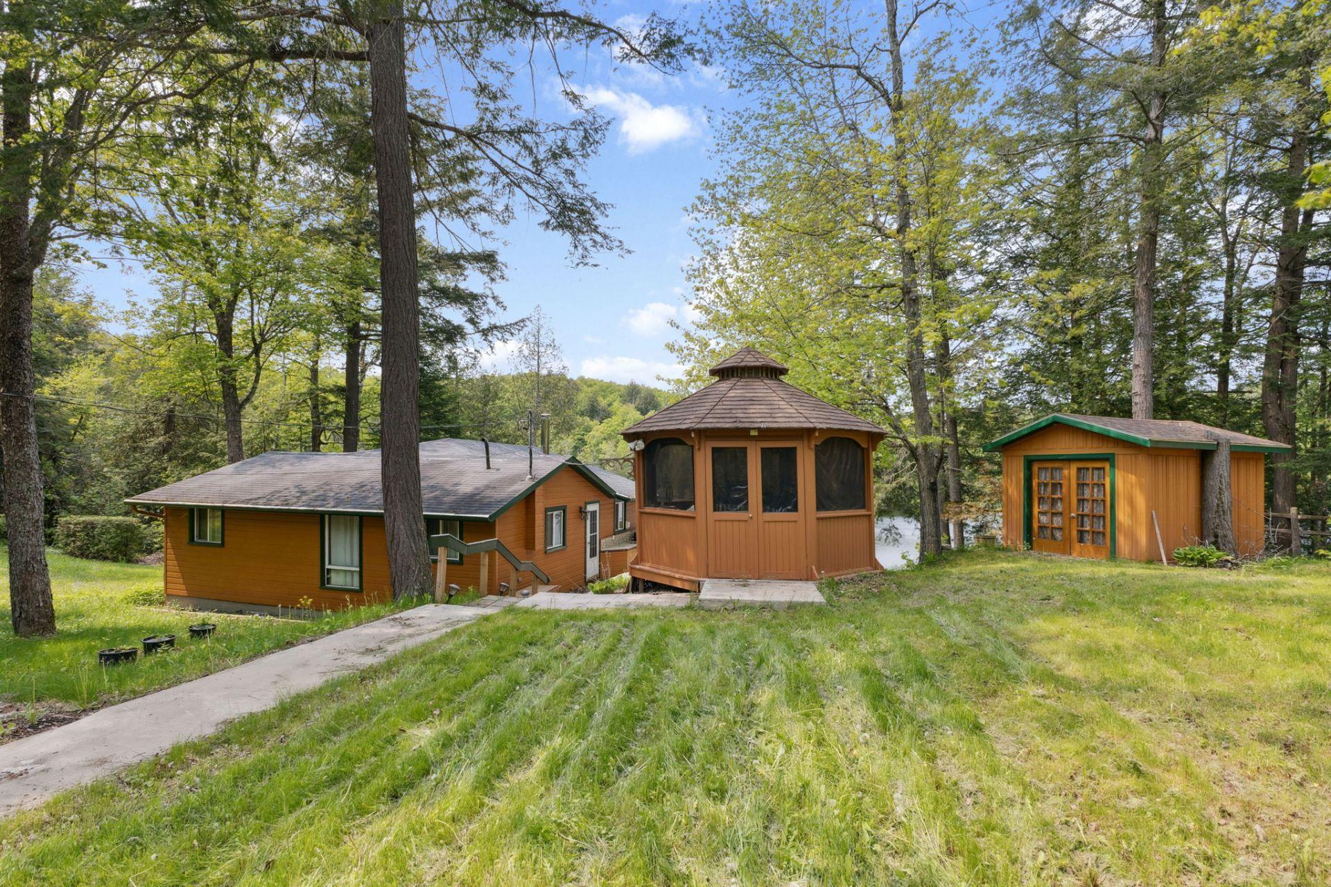 









118


Ch. du Lac-Bois-Franc

,
Val-des-Monts,




QC
J8N1C7

