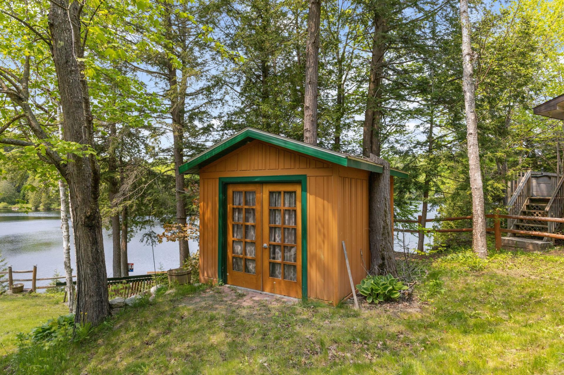 









118


Ch. du Lac-Bois-Franc

,
Val-des-Monts,




QC
J8N1C7

