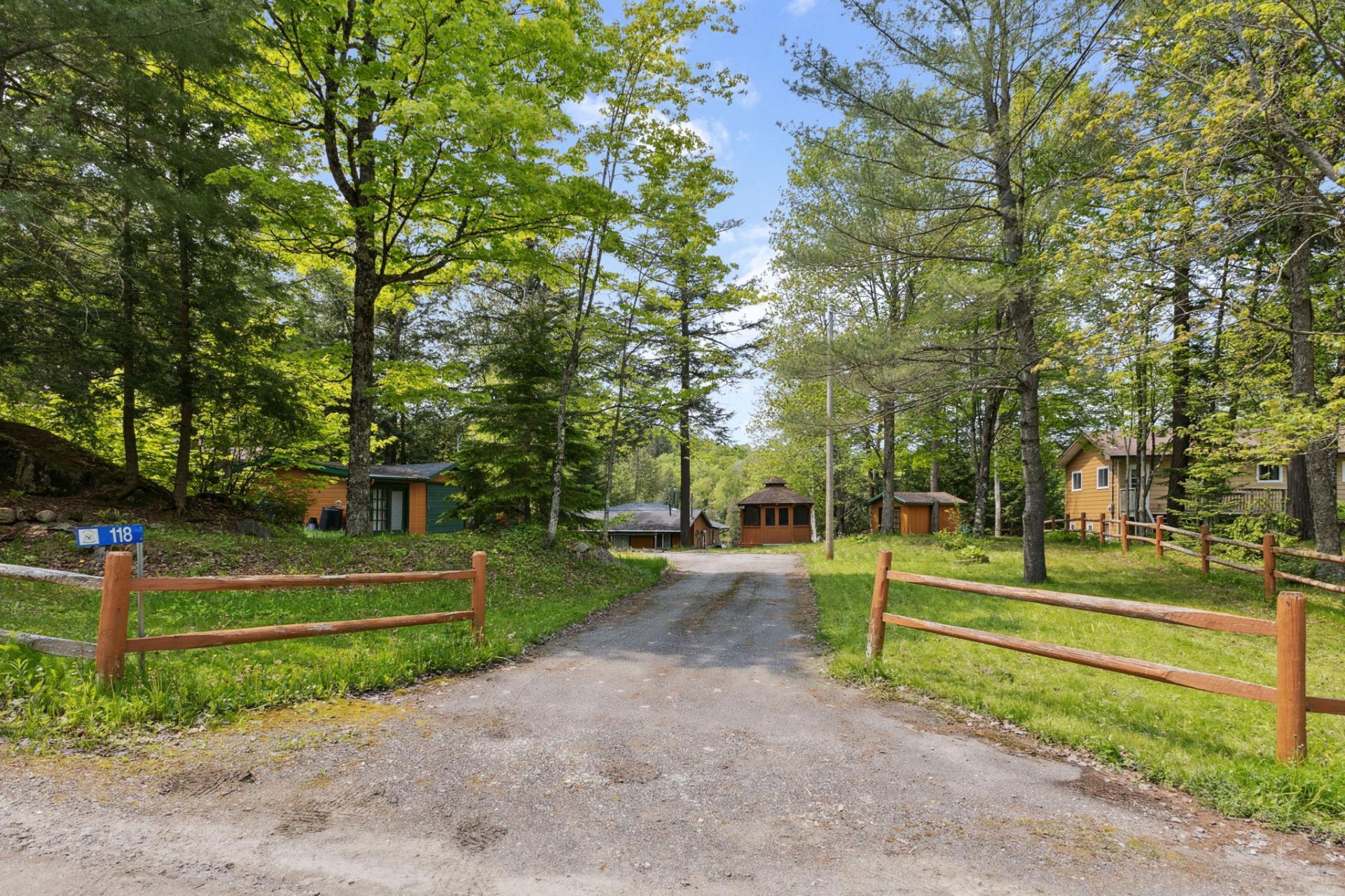 









118


Ch. du Lac-Bois-Franc

,
Val-des-Monts,




QC
J8N1C7


