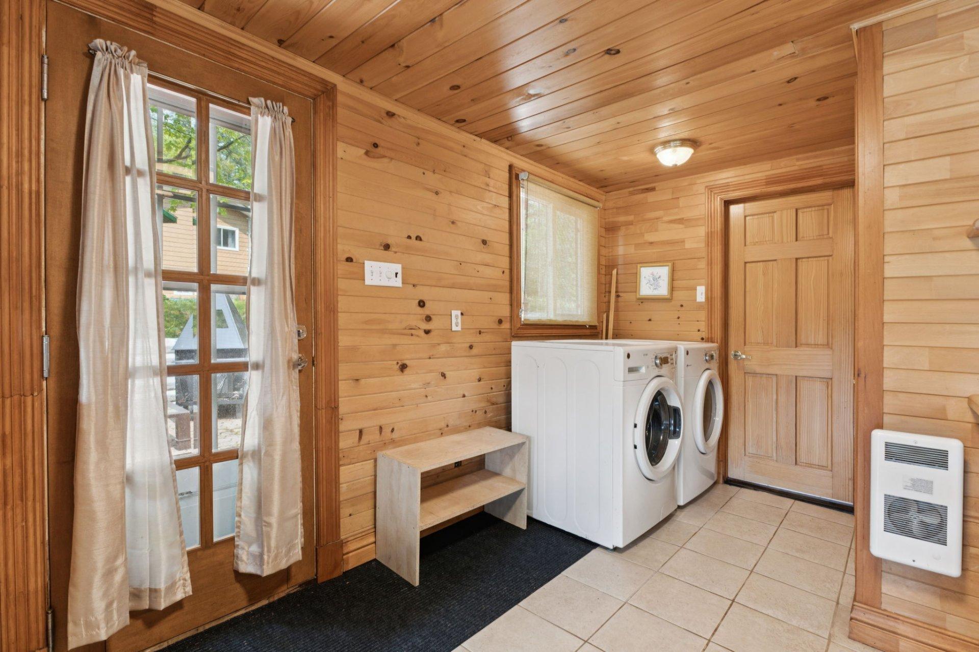 









118


Ch. du Lac-Bois-Franc

,
Val-des-Monts,




QC
J8N1C7

