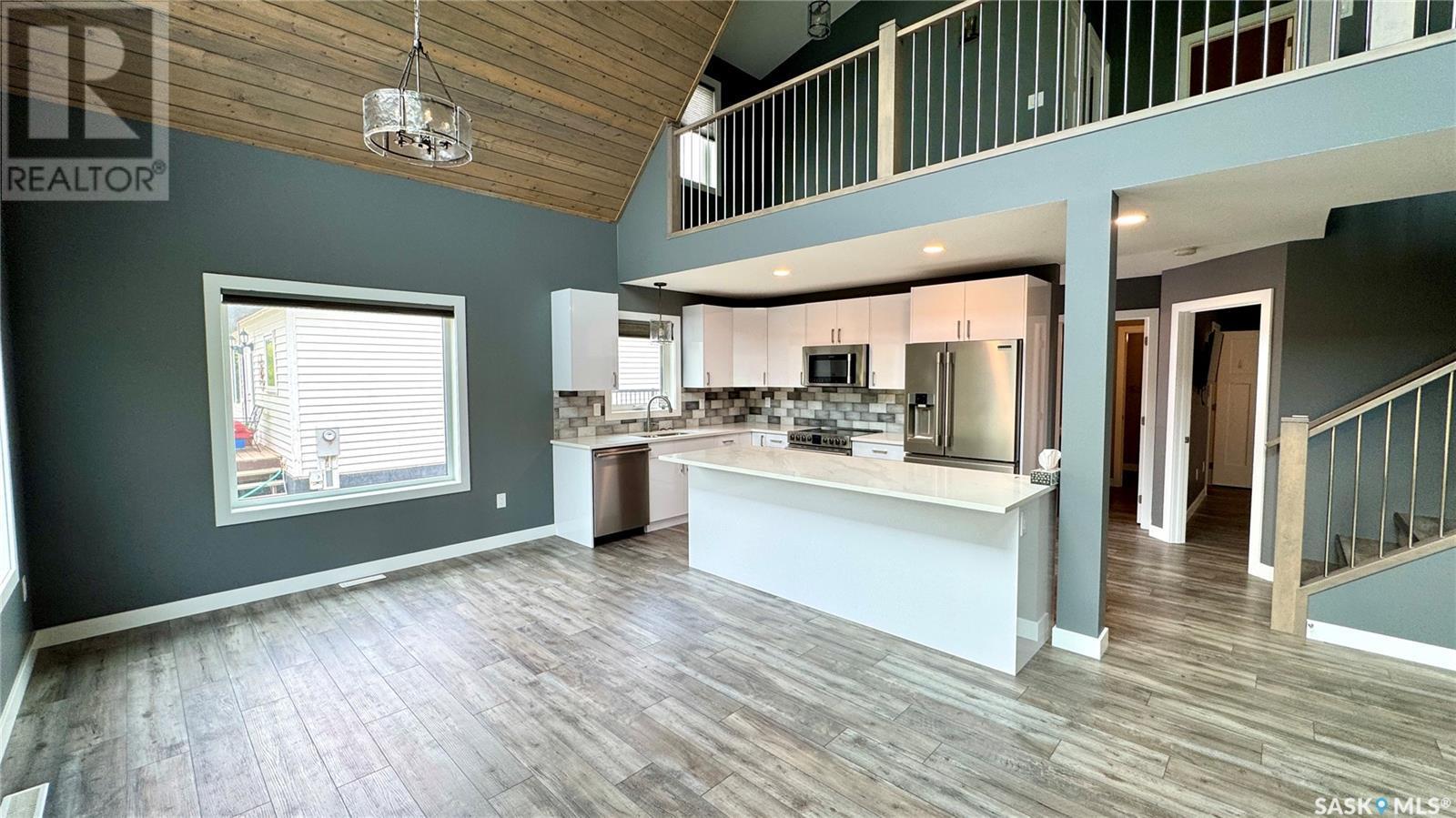 












102 Lakeside ROAD

,
Elbow,




Saskatchewan
S0H1J0

