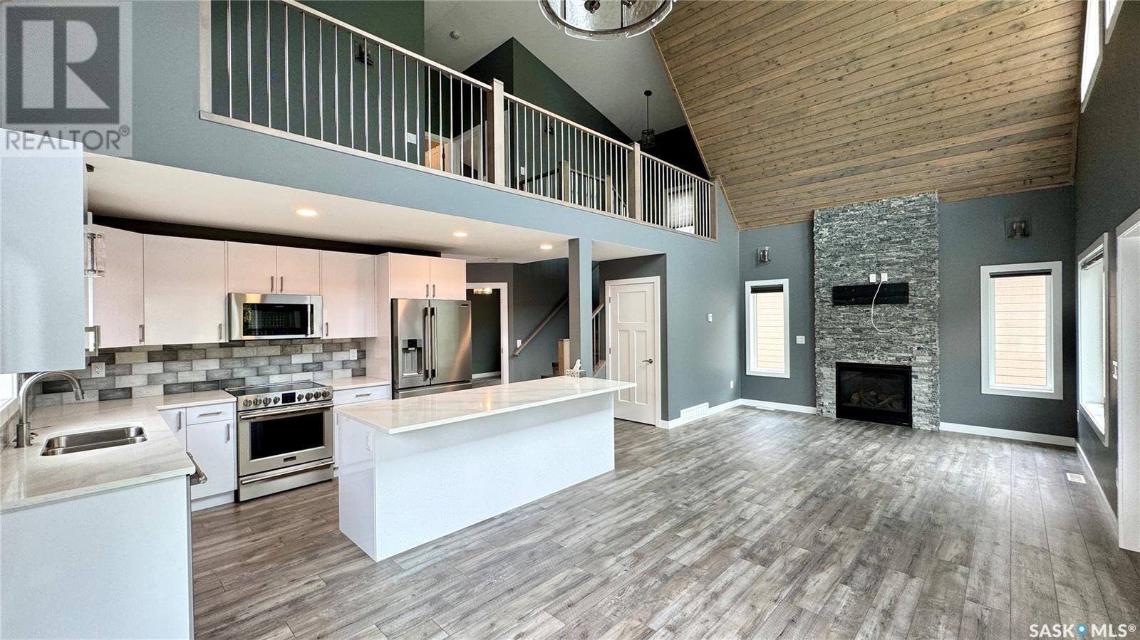 












102 Lakeside ROAD

,
Elbow,




Saskatchewan
S0H1J0

