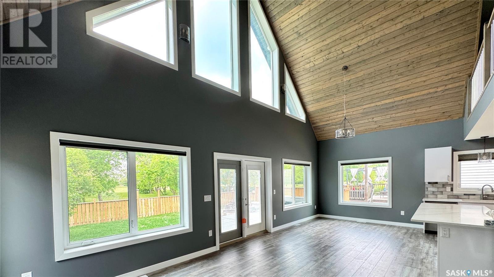 












102 Lakeside ROAD

,
Elbow,




Saskatchewan
S0H1J0

