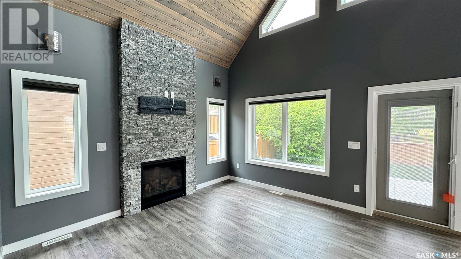 












102 Lakeside ROAD

,
Elbow,




Saskatchewan
S0H1J0

