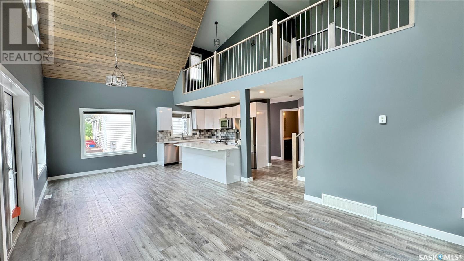 












102 Lakeside ROAD

,
Elbow,




Saskatchewan
S0H1J0

