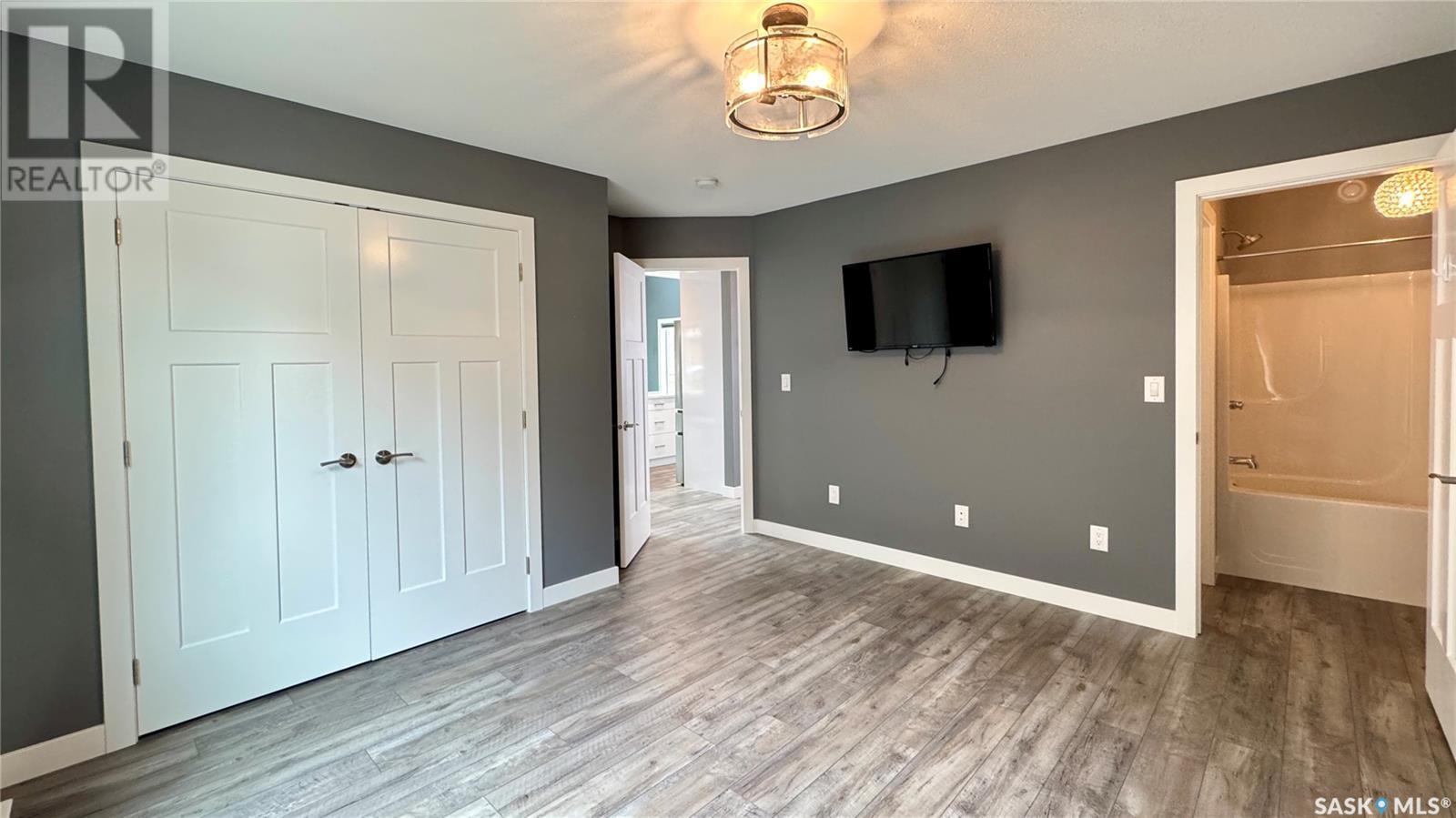 












102 Lakeside ROAD

,
Elbow,




Saskatchewan
S0H1J0

