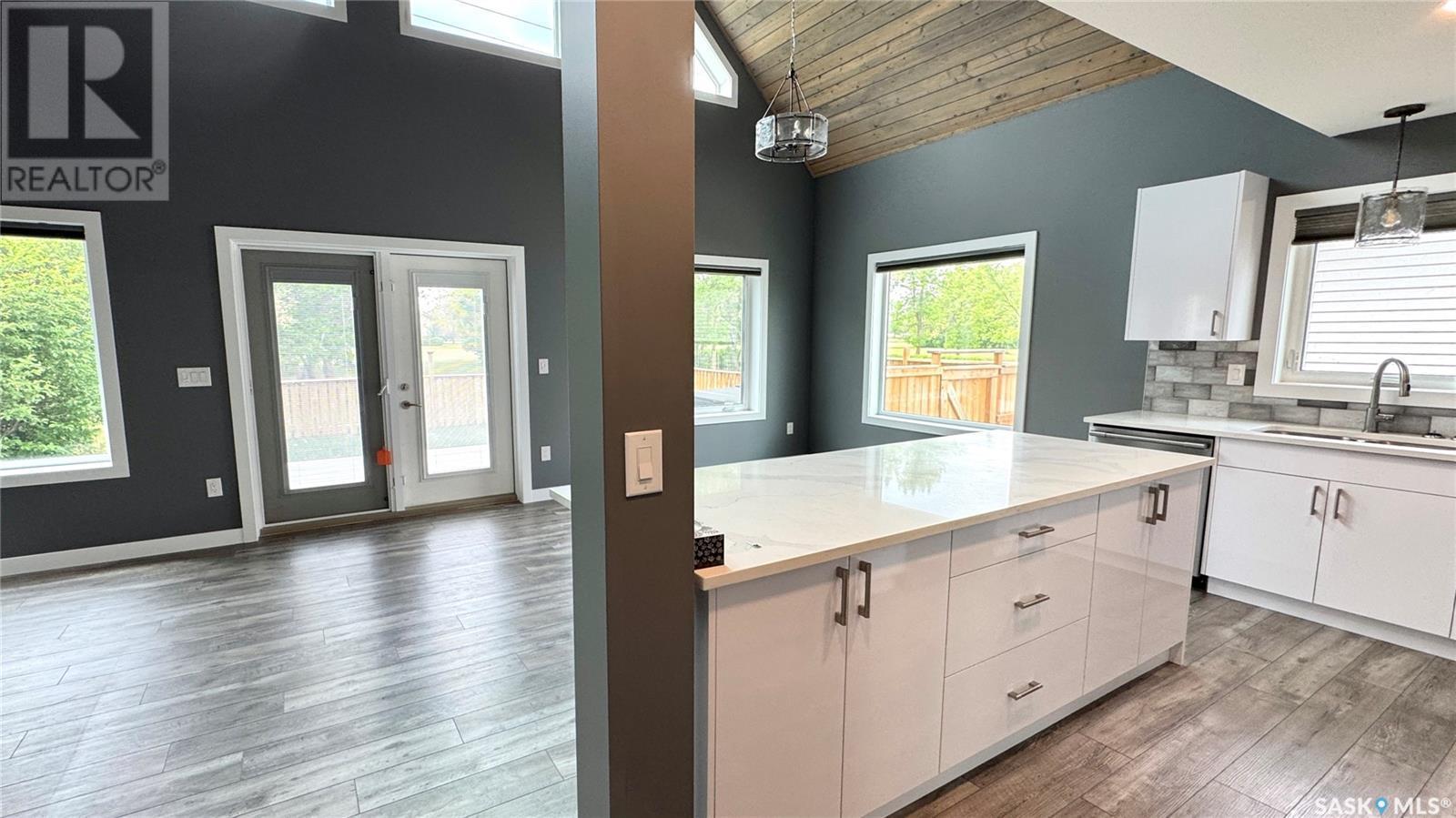 












102 Lakeside ROAD

,
Elbow,




Saskatchewan
S0H1J0

