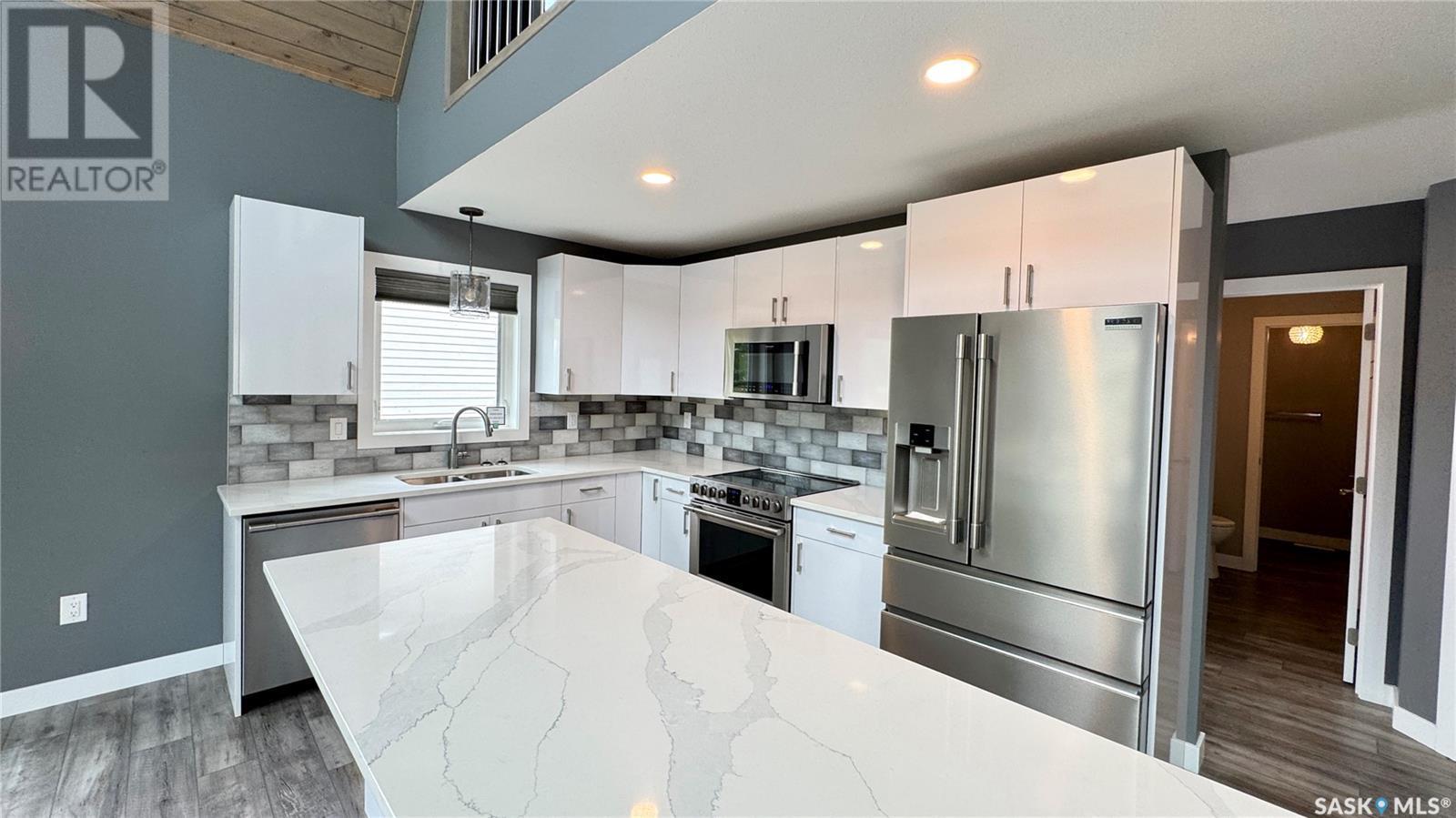 












102 Lakeside ROAD

,
Elbow,




Saskatchewan
S0H1J0

