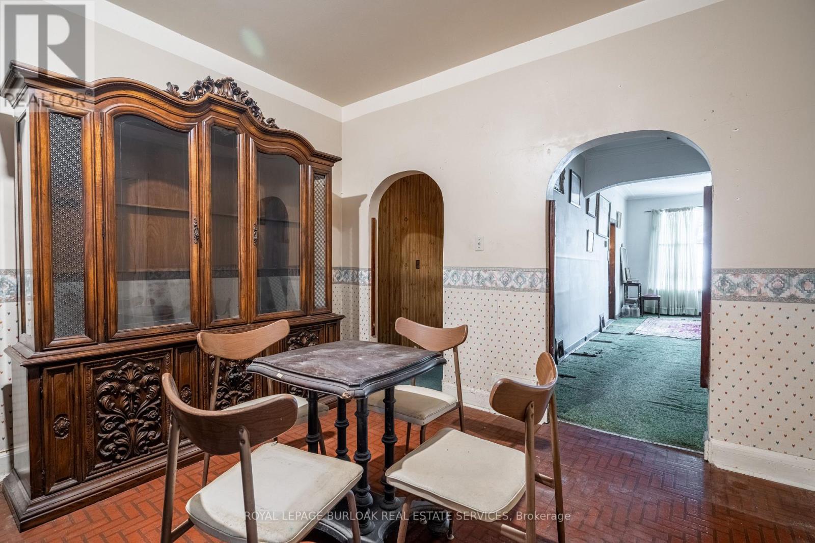 












18 SCARLETT ROAD

,
Toronto,




Ontario
M6N4K1

