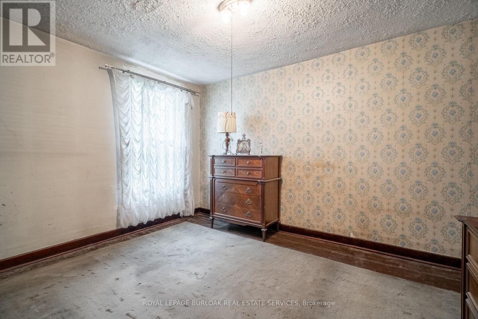 












18 SCARLETT ROAD

,
Toronto,




Ontario
M6N4K1

