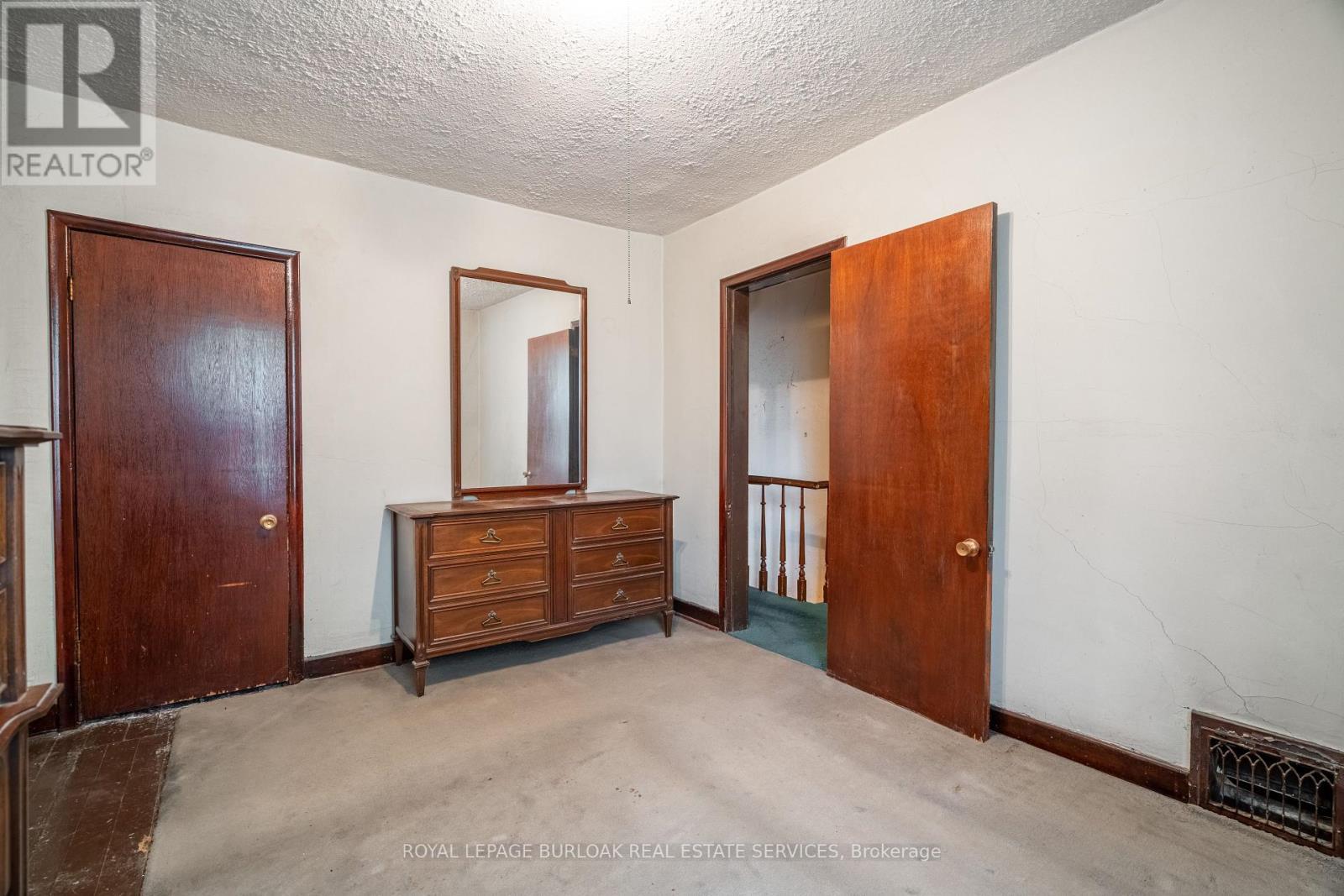 












18 SCARLETT ROAD

,
Toronto,




Ontario
M6N4K1

