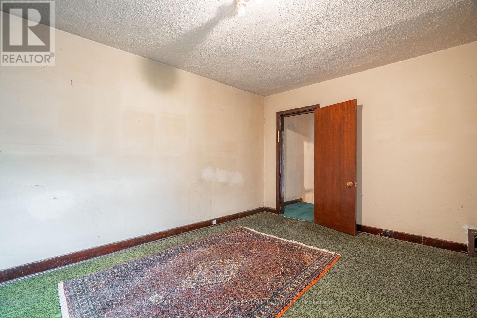 












18 SCARLETT ROAD

,
Toronto,




Ontario
M6N4K1

