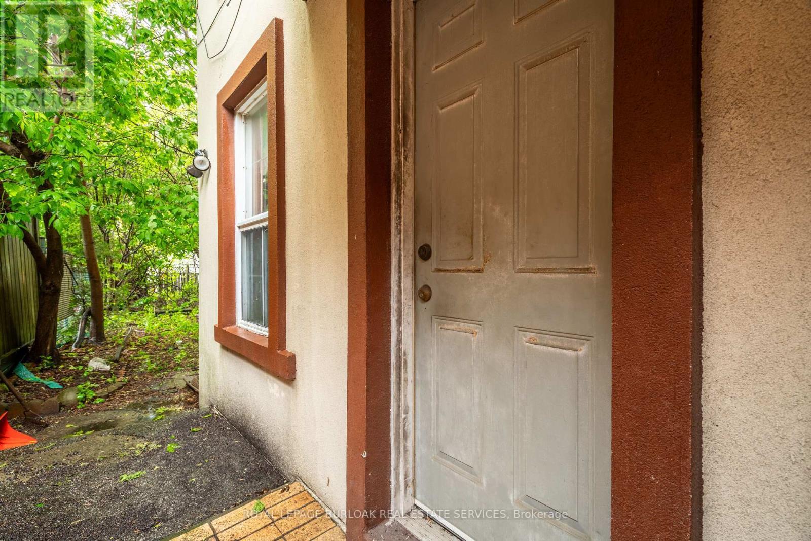 












18 SCARLETT ROAD

,
Toronto,




Ontario
M6N4K1

