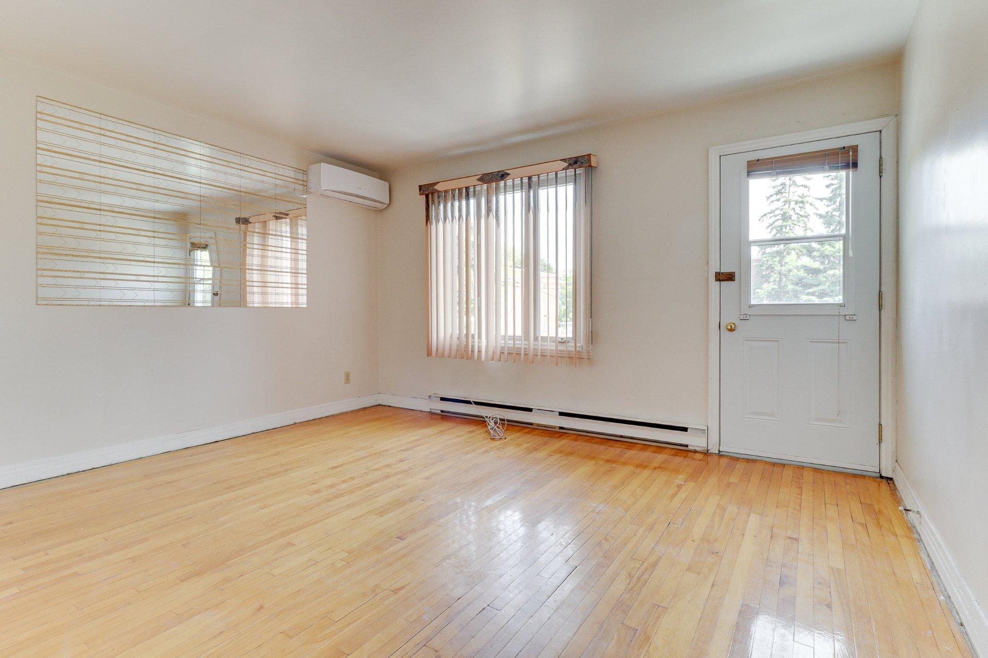 









3190

 - 3192


Rue Monsabré

,
Montréal (Mercier/Hochelaga-Maisonneuve),




QC
H1N2L5


