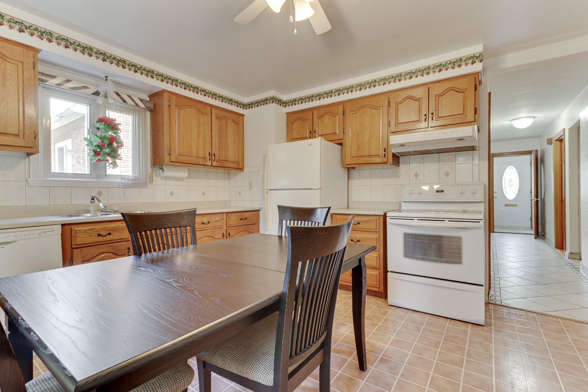 









3190

 - 3192


Rue Monsabré

,
Montréal (Mercier/Hochelaga-Maisonneuve),




QC
H1N2L5


