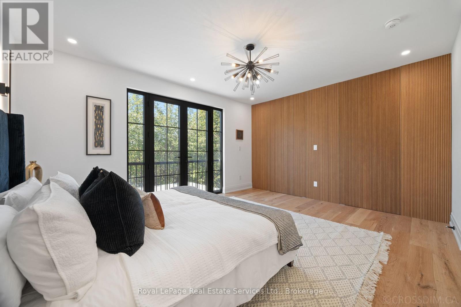 












480 SCARSDALE CRESCENT

,
Oakville (WO West),




Ontario
L6L3W7

