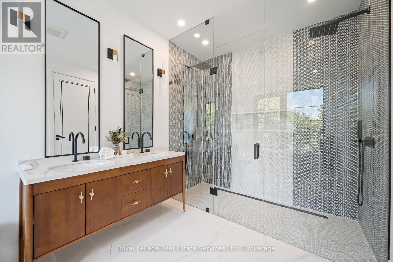 












480 SCARSDALE CRESCENT

,
Oakville (WO West),




Ontario
L6L3W7

