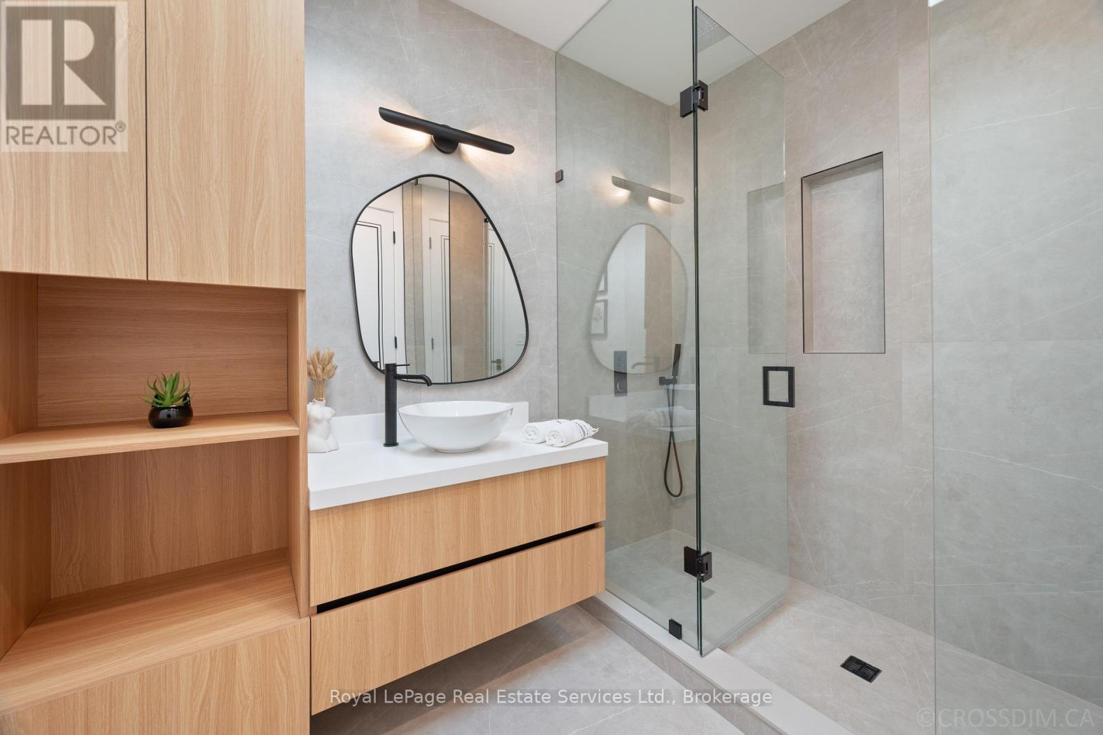 












480 SCARSDALE CRESCENT

,
Oakville (WO West),




Ontario
L6L3W7

