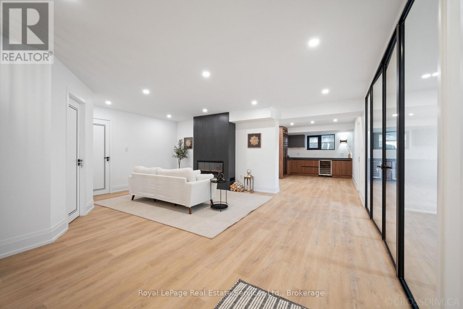 












480 SCARSDALE CRESCENT

,
Oakville (WO West),




Ontario
L6L3W7

