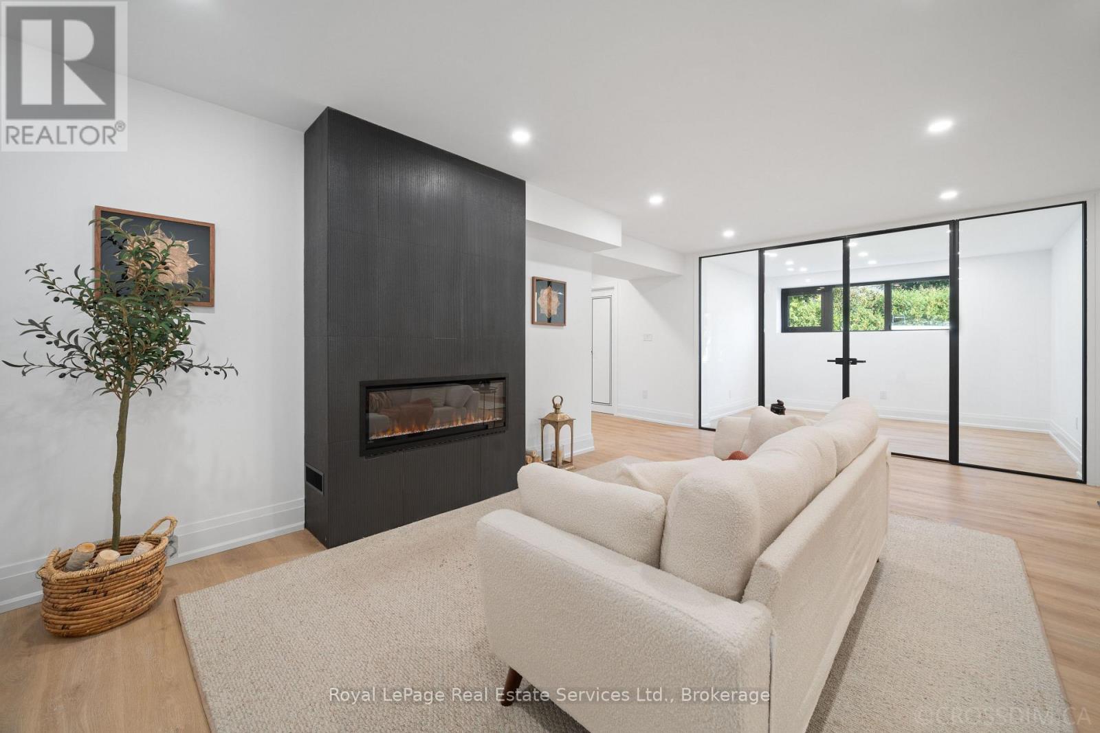 












480 SCARSDALE CRESCENT

,
Oakville (WO West),




Ontario
L6L3W7


