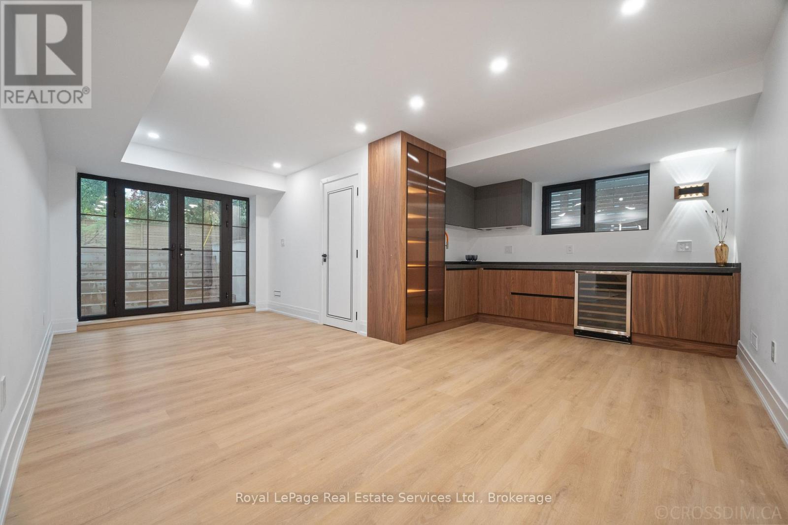 












480 SCARSDALE CRESCENT

,
Oakville (WO West),




Ontario
L6L3W7


