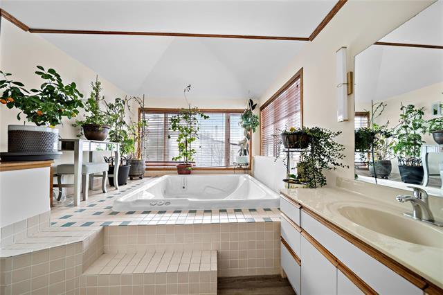 









3841


BIRDS HILL

RD,
East St Paul,




MB
R2E 1C2

