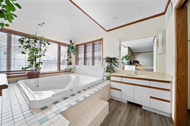 









3841


BIRDS HILL

RD,
East St Paul,




MB
R2E 1C2

