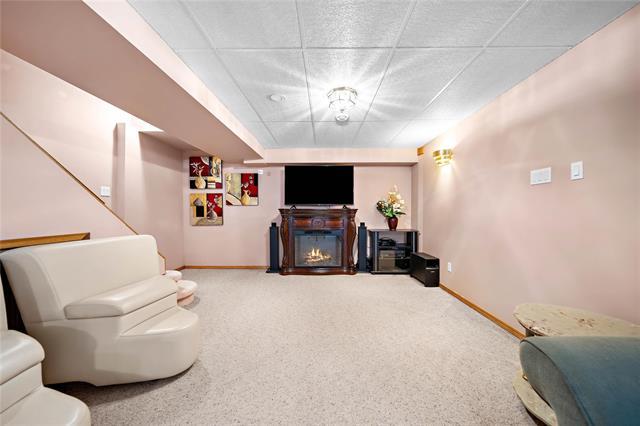 









3841


BIRDS HILL

RD,
East St Paul,




MB
R2E 1C2

