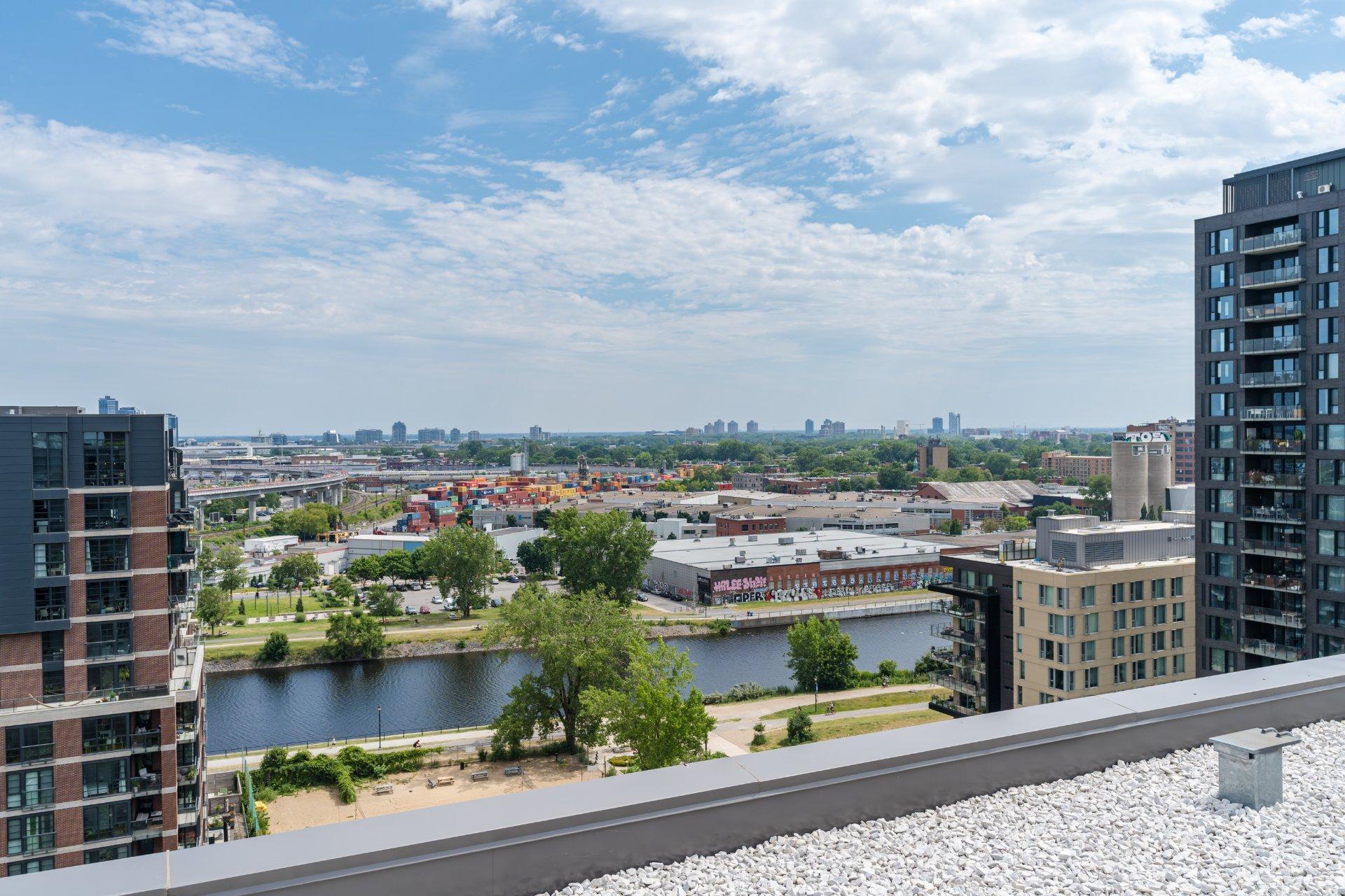 









1375


Rue des Bassins

, 1415,
Montréal (Le Sud-Ouest),




QC
H3C1W3

