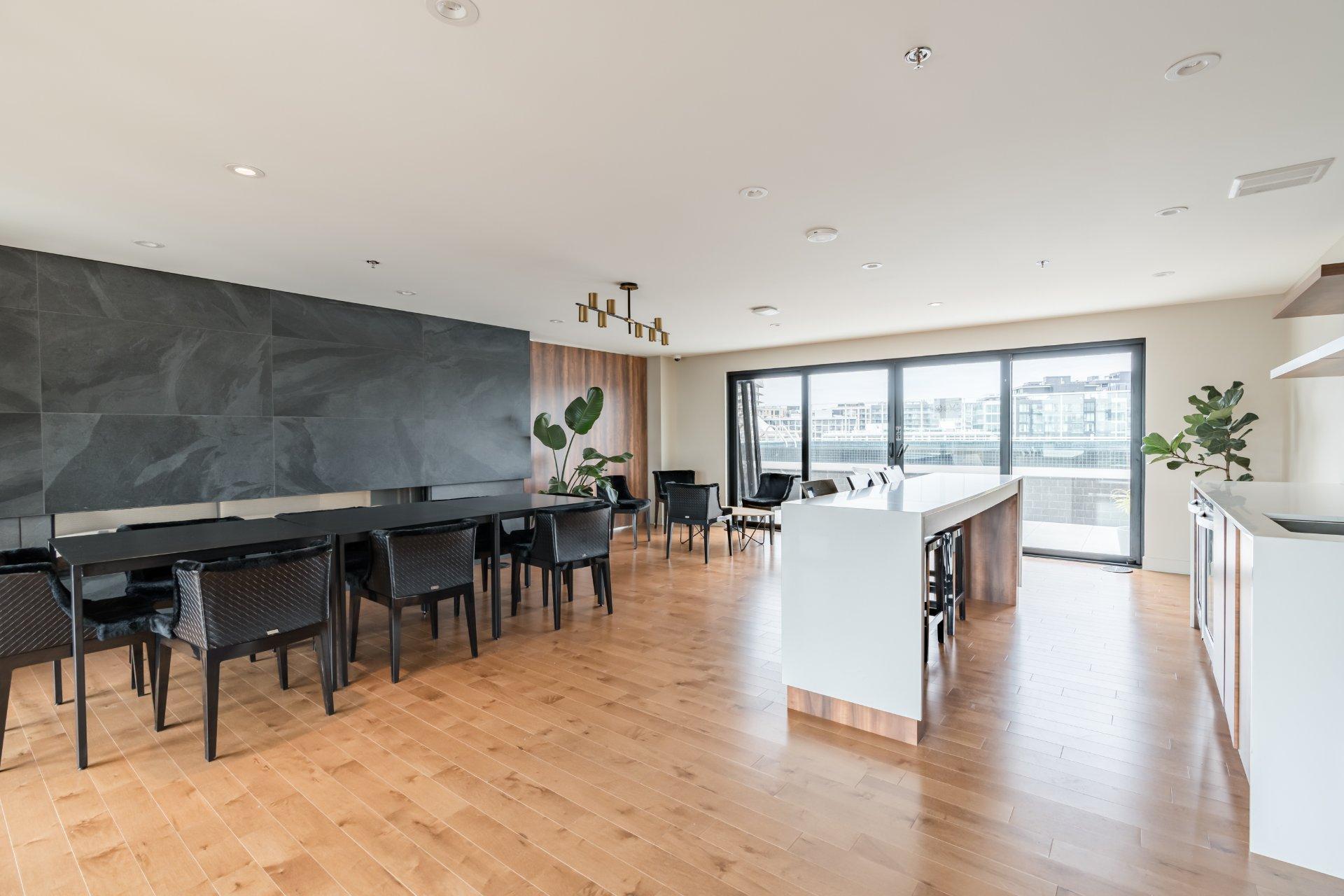 









1375


Rue des Bassins

, 1415,
Montréal (Le Sud-Ouest),




QC
H3C1W3

