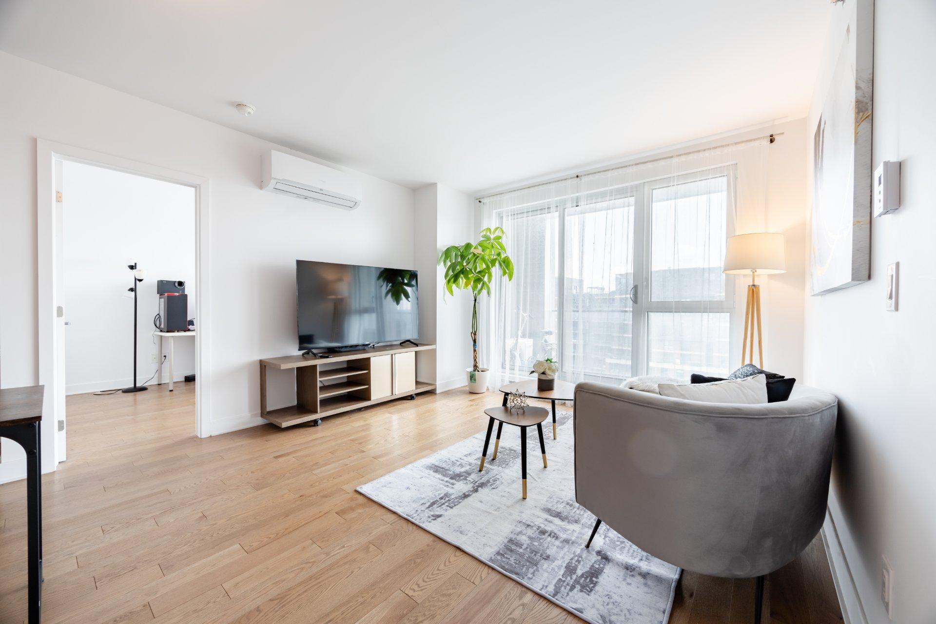 









1375


Rue des Bassins

, 1415,
Montréal (Le Sud-Ouest),




QC
H3C1W3

