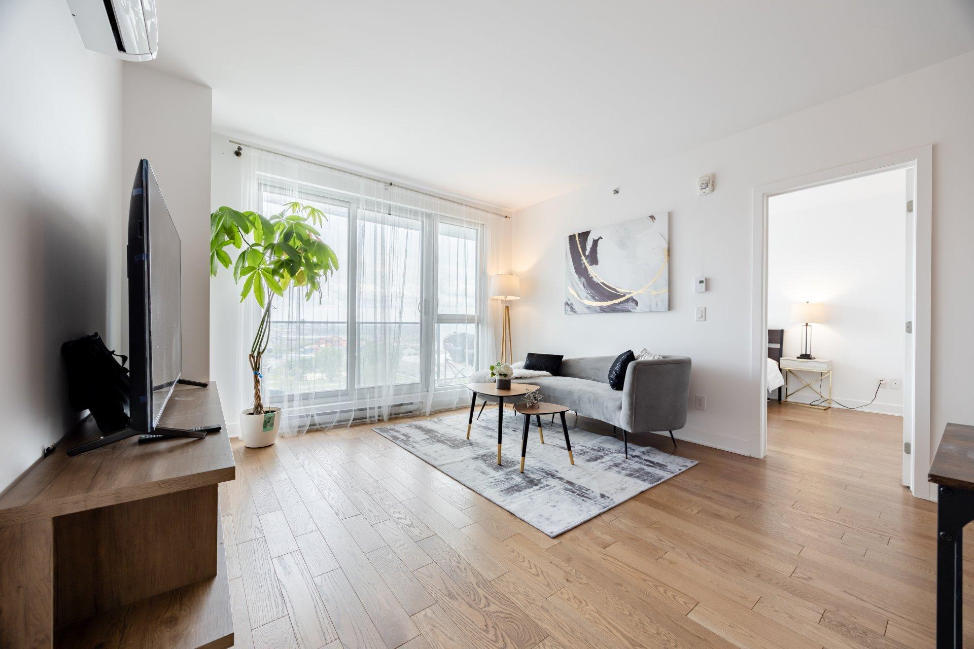 









1375


Rue des Bassins

, 1415,
Montréal (Le Sud-Ouest),




QC
H3C1W3

