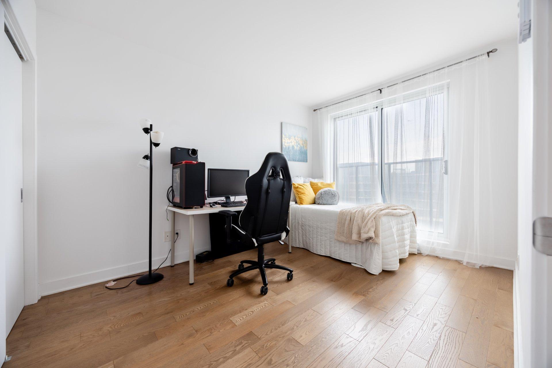 









1375


Rue des Bassins

, 1415,
Montréal (Le Sud-Ouest),




QC
H3C1W3


