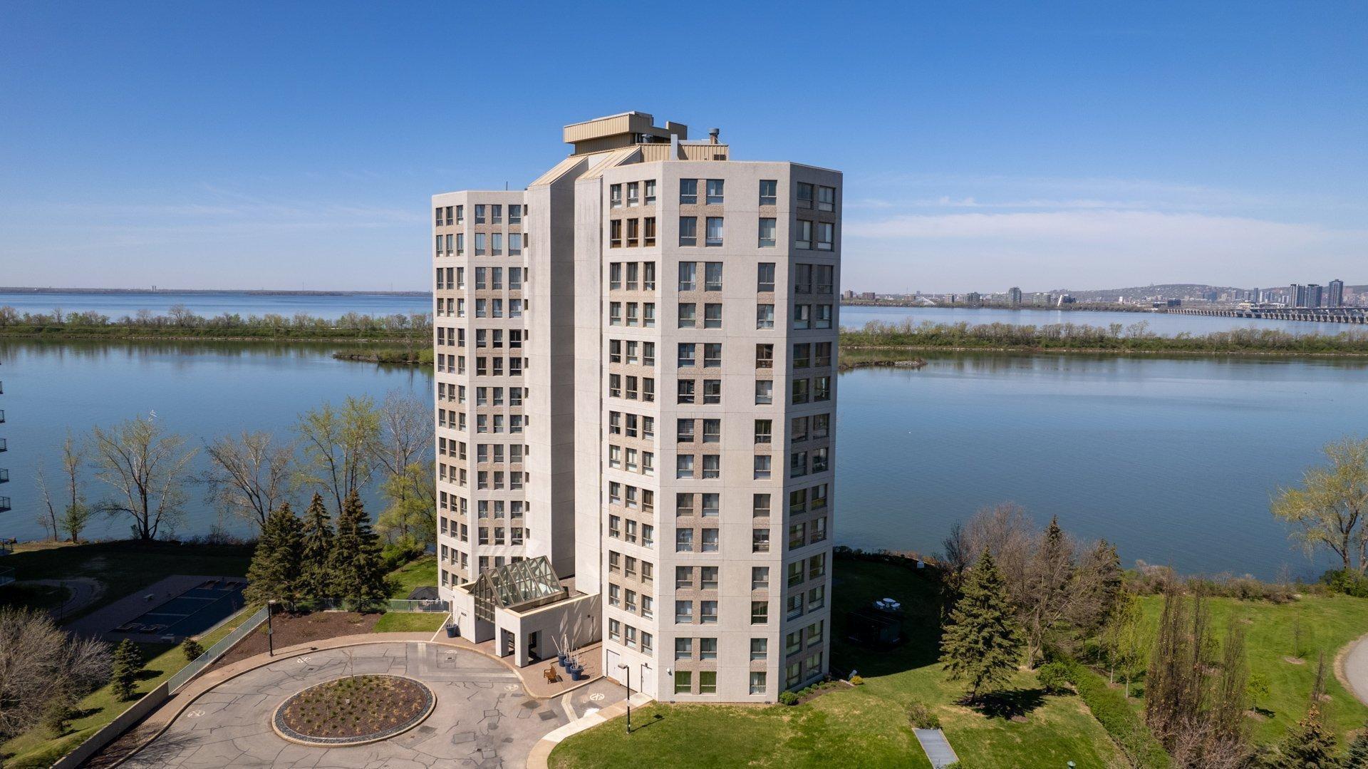 









8050


Boul. St-Laurent

, 108,
Brossard,




QC
J4X2P1

